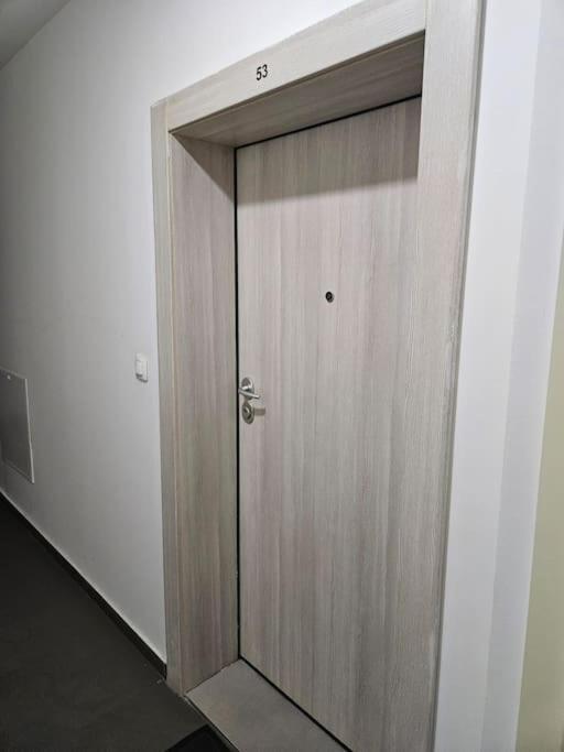 Milo Apartment Skopje Bagian luar foto