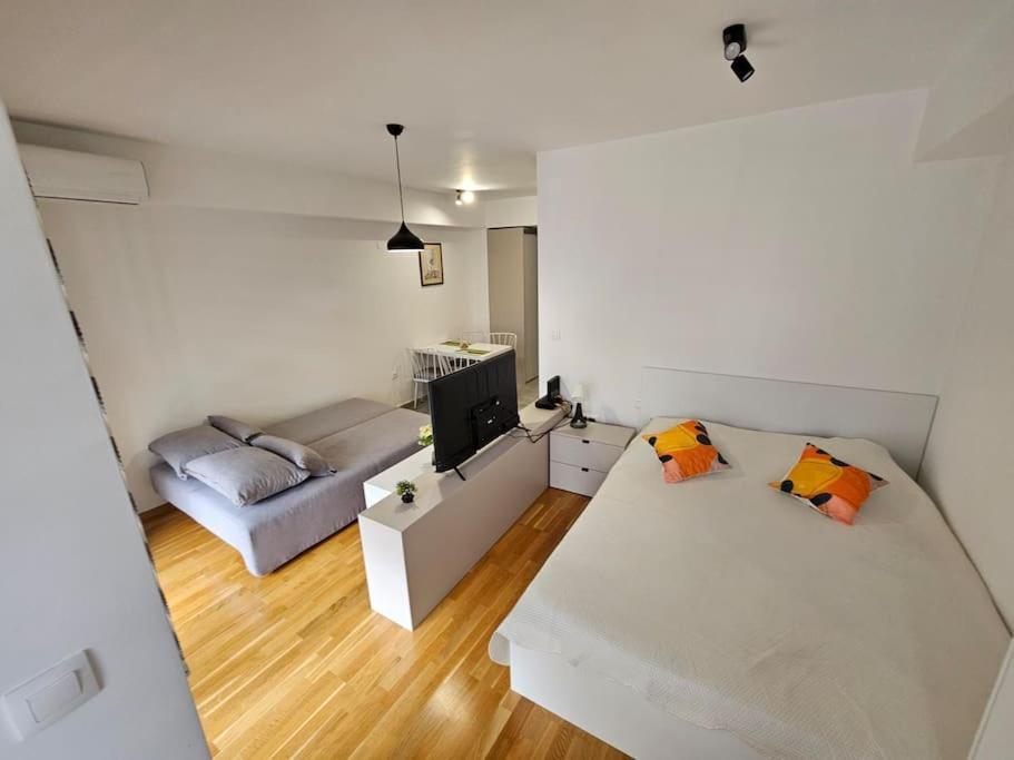 Milo Apartment Skopje Bagian luar foto
