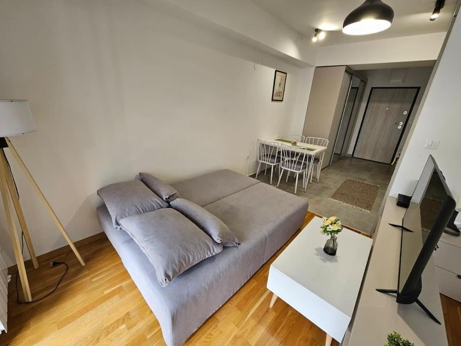 Milo Apartment Skopje Bagian luar foto