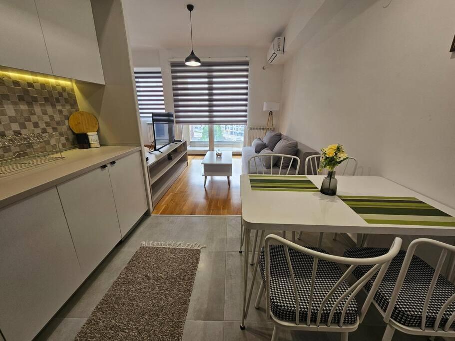 Milo Apartment Skopje Bagian luar foto