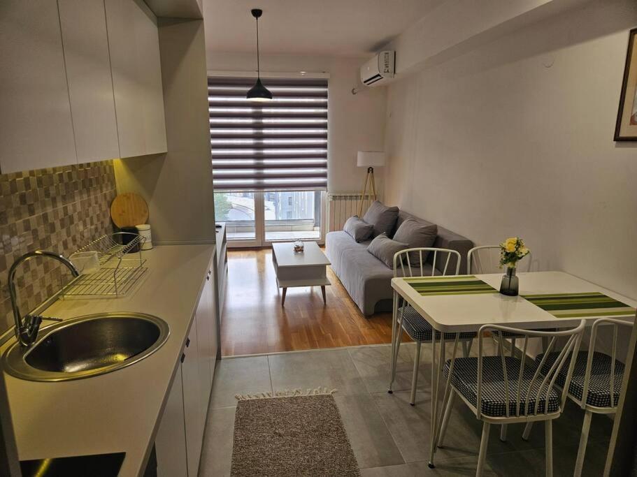 Milo Apartment Skopje Bagian luar foto