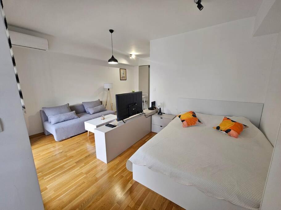 Milo Apartment Skopje Bagian luar foto