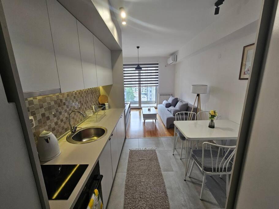Milo Apartment Skopje Bagian luar foto