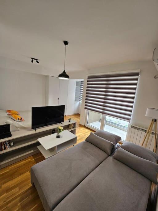 Milo Apartment Skopje Bagian luar foto